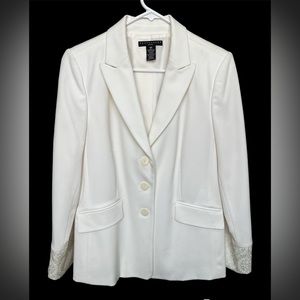 Women suits top in cream